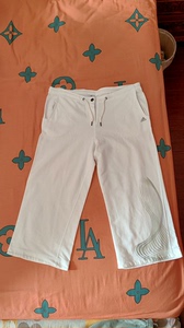 阿迪女白色七分运动裤，L码170/76A，穿过，在裤腰有瑕疵