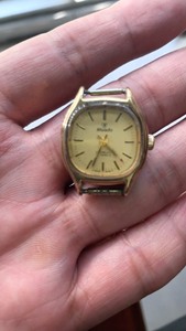 尼维达女式机械手表，走时正常，品相如图，售出不退不换。