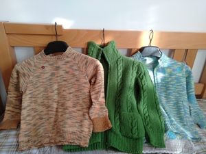 手工编织针织儿童毛衣/外套3件，新的，2件开衫，1件圆领套衫