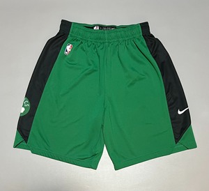 耐克NBA凯尔特人队1819赛季热身训练短裤GU球员版球裤。