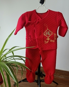 婴儿三层保暖和服两件套大红色新生儿，均码适合0-3个月宝宝，