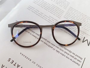 林德同款9704无螺丝超轻眼镜框架可配近视眼镜男女同款，颜色