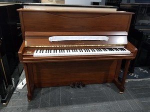 全新三益钢琴SE121M，2022年生产 批发价走，1多带走