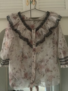 蕾丝网纱小衫，全新剪标(品牌可能是香影或秋水的忘记了)，材质