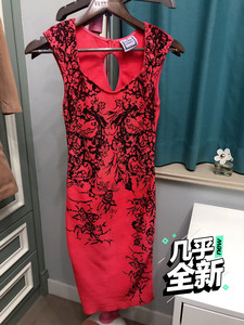 只穿过一次九成新这款西瓜红的裙子针织面料非常的厚实很包，很贴