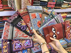 尼泊尔手工刺绣麂皮民族风迷你零钱包手机包单肩斜挎布艺包包