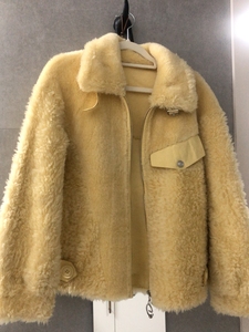 鹅黄色皮毛一体羊羔绒外套，L码，150，原价750
