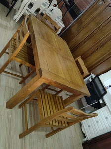 大料水曲柳木实木餐桌椅一套转让，实物如图，质量杠杠的，现甩卖