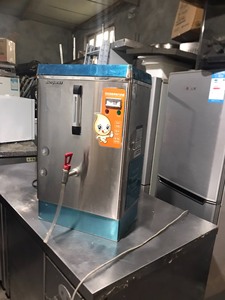 出售二手商用电开水器80元一个。二手冰柜，二手操作台。制冰机