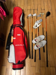 女生用高尔夫球杆、球包、手套、高尔夫球鞋，一套。适合9到15
