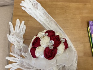 转卖结婚手捧花 婚纱配的手套，拍照短暂使用
