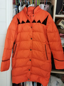百思寒鹅绒女款羽绒服，正橘色，非常好看，购于京东， 只穿一次