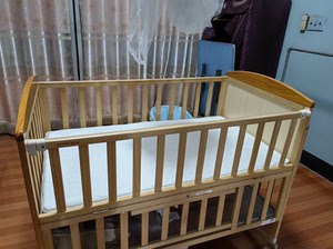全新婴儿床，买来一次都没有用过。小龙哈皮的，同城