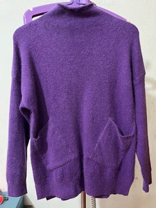 半高领兔毛紫色宽松毛衣，非常暖和，显肤色，搭白色或者黑色马甲