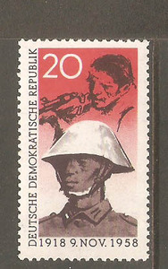 东德 1958 11月革命40周年：士兵 1全MLH6-25