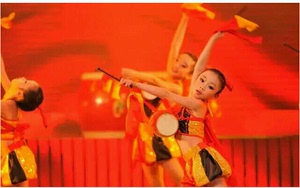 《欢庆鼓娃》舞蹈表演服装 幼儿舞蹈 漆皮服装 打鼓演出服