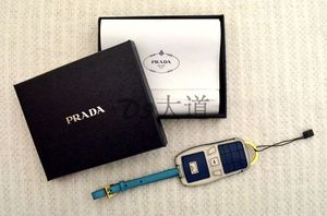 现货美国正品 PRADA/普拉达 手机造型真皮金属汽车钥匙扣包挂件