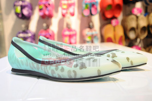 [转卖]新款Crocs女鞋女士芮欧豹纹平底鞋沙滩休闲时尚凉鞋
