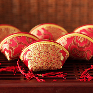 中国风婚庆创意个性元宝包喜糖盒子 锦缎喜糖袋 结婚包装 饺子包