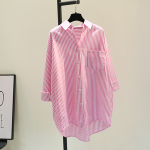 韩国粉色竖条纹中长版衬衫式洋装女2023早秋新款宽松休闲衬衫薄外