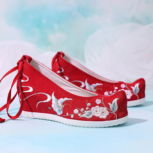 必川红色汉服鞋子古风内增高翘头坡跟古装搭配仙女鞋高跟绣花鞋布