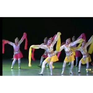 现货速发儿童水秀隆达梅朵演出服装藏族舞蹈服装民族表演服格桑花