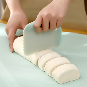 多功能切面刀食品级手擀面团专用刮刀烘焙切蛋糕塑料刮板肠粉抹刀