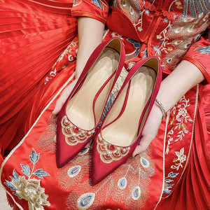 红色绸缎秀禾婚鞋女细跟新娘中式刺绣婚纱两穿高跟鞋高级感粗跟