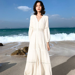 白色连衣裙女夏显瘦长袖海滩裙蕾丝裙子沙滩裙三亚海边度假裙长裙