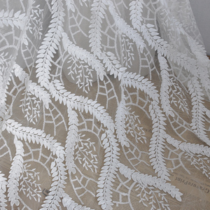 白色牛奶丝树叶形蕾丝刺绣布料 满幅网纱绣花服装裙子窗帘背景布