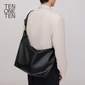 TEN ONE TEN/田文田实用的超大黑色单肩斜跨手提手拿电脑包饺子包