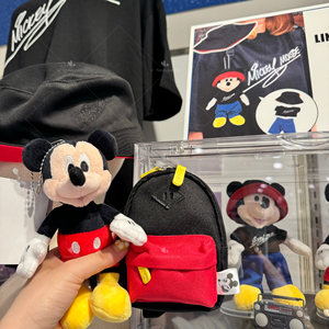 日本 迪士尼 展会限定 换衣服 戴渔夫帽 变装 米奇 迷你书包 挂件