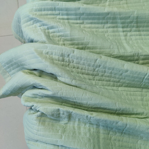 浅豆绿色绗缝夹棉床盖柔软莫代尔夹棉床单铺床床罩纯色床品可机洗