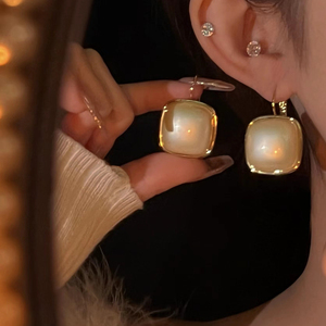 法式方形珍珠耳环~轻奢高级感复古名媛气质小众设计温柔时尚耳饰