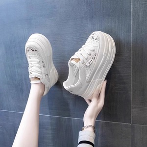 韩国潮款小白鞋透气网面薄款2024款内增高8cm镂空厚底运动松糕鞋