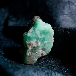 天然祖母绿原石矿石标本绿柱石绿宝石矿物晶体玉石原矿石头摆件