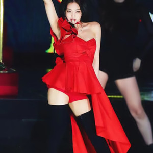 韩舞女团金智妮Jennie同款红色露肩连衣裙舞台年会主持solo打歌服