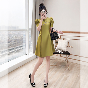 气质裙子女装2024新款夏季黄绿色端庄大气高级感法式小香风连衣裙