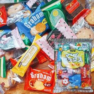 日本进口零食品宝制果混合什锦味饼干巧克力香草草莓柠檬夹心24枚