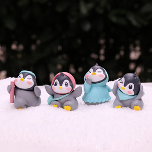 新款企鹅家族宝宝手办盲盒盲袋玩具潮玩正能量生活硬体公仔小摆件