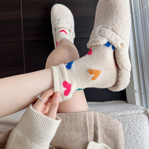 韩国ins潮袜少女加厚堆堆袜秋冬彩色爱心中筒袜多巴胺白色短袜子