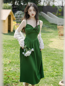 春夏女装复古法式绿色吊带连衣裙配针织开衫三亚度假海边沙滩长裙