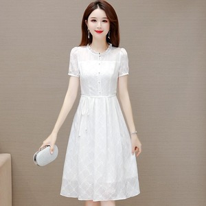 白色连衣裙奢华2023新款女夏气质洋气品牌中年妈妈小个子减龄纱料