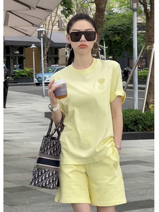 高级感运动休闲套装女夏2024新款时尚洋气宽松美式黄色短裤两件套