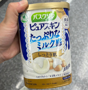 巴斯克林牛奶豆乳浴盐日本原装足浴盐泡脚粉嫩白足浴包泡浴盐600g