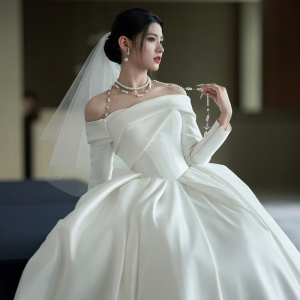 韩式缎面长袖一字肩新娘主婚纱2024新款小个子大码出门迎宾秋冬季