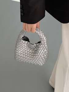 小众设计真皮编织包手提小包包女高级感银色链条包迷你斜挎水桶包