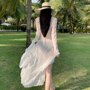 白色开衫防晒衣女2024年夏季新款慵懒风长款沙滩裙氛围感海边穿搭