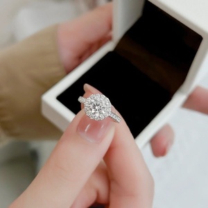 经典圆包款 正品莫桑钻戒指AU750定制铂金求婚结婚男女情侣戒指