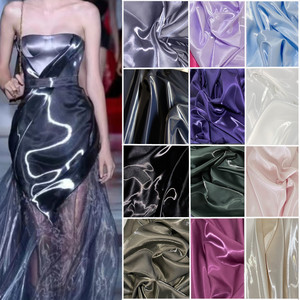 水晶丝缎反光布料科技感服装流光礼服液态金属风衣裤子设计师面料